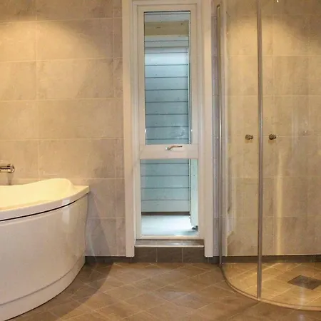 Three-bedroom Holiday In Olden