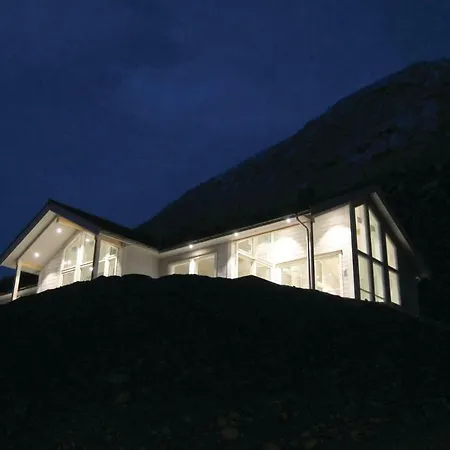 Dom wakacyjny Three-bedroom Holiday In Olden